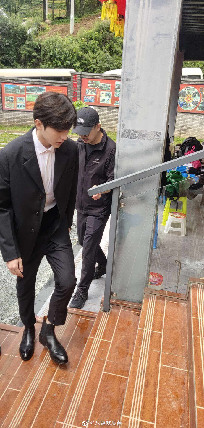 Hãy quên đi một Thái Từ Khôn mặt đầy makeup để đến với diện mạo gần như mặt mộc của anh Ảnh 5