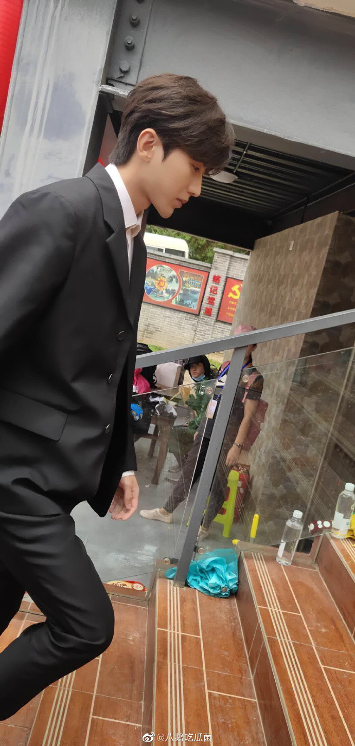 Hãy quên đi một Thái Từ Khôn mặt đầy makeup để đến với diện mạo gần như mặt mộc của anh Ảnh 6