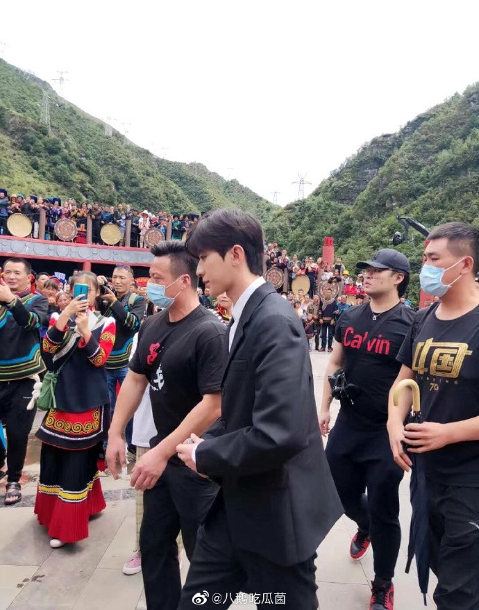 Hãy quên đi một Thái Từ Khôn mặt đầy makeup để đến với diện mạo gần như mặt mộc của anh Ảnh 9