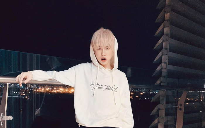 Tóc nhuộm trắng, môi hồng ngọt, Jack thay đổi ngoại hình khiến fan ngỡ ngàng khó nhận ra Ảnh 2