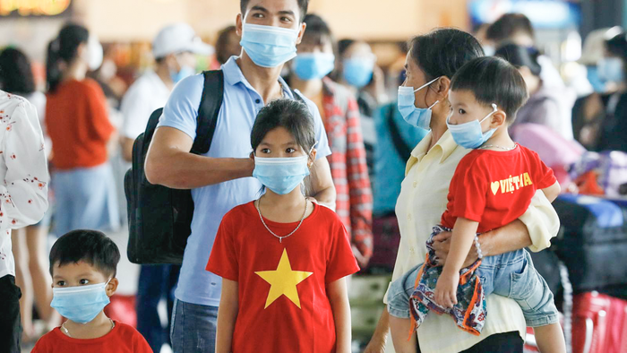 Bộ cũng yêu cầu mọi người dân tiếp tục thực hiện nghiêm các biện pháp bảo đảm an toàn phòng chống dịch. (Ảnh: EPA/Jiji)