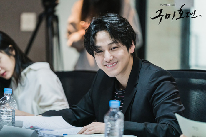 Jo Bo Ah rạng rỡ bên 'anh em hồ ly' Lee Dong Wook và Kim Bum tại buổi đọc kịch bản Ảnh 5