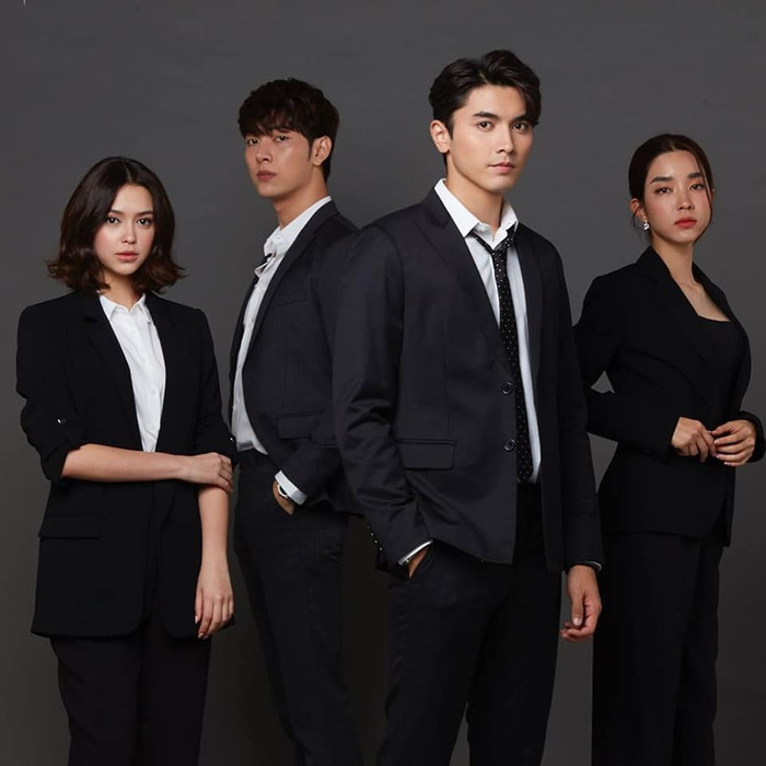 Concept cho buổi thử trang phục cũng có chút thay đổi, nhưng nhìn chung có vẻ ngầu hơn cá tính hơn bản cũ