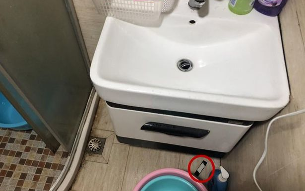 Phát hiện camera quay lén trong phòng tắm, cô gái bất ngờ hơn về danh tính thủ phạm Ảnh 2