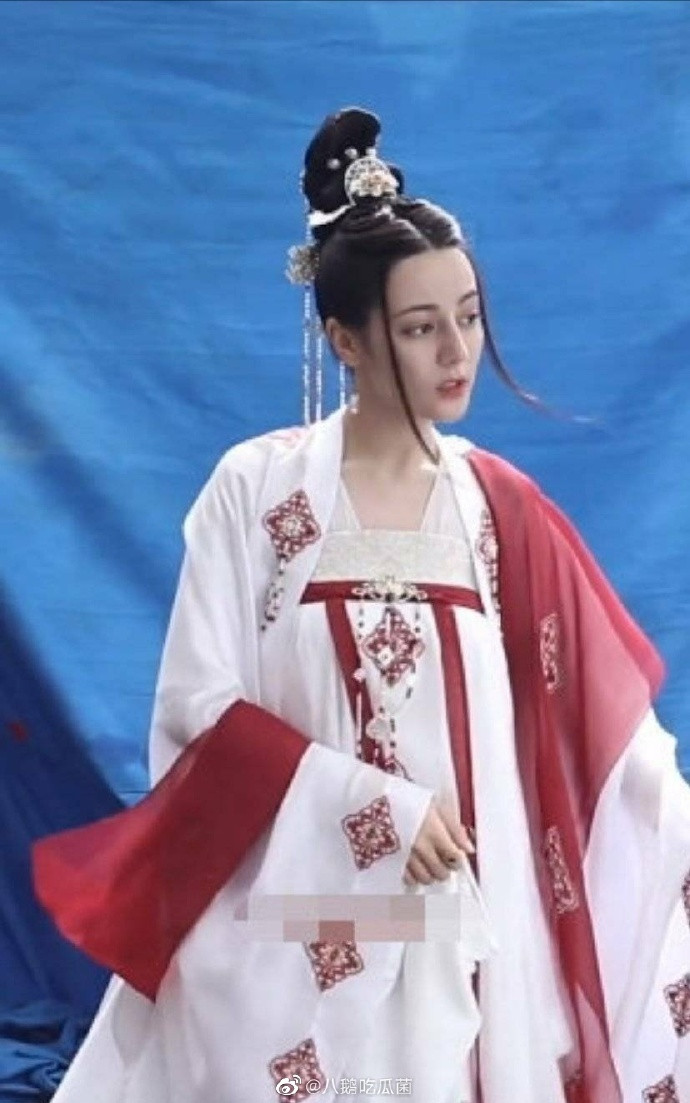 Tạo hình nữ trang của Địch Lệ Nhiệt Ba trong 'Trường ca hành' không nhận được nhiều lời khen, bị chê không đẹp bằng thời Phượng Cửu Ảnh 3