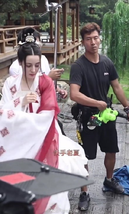 Tạo hình nữ trang của Địch Lệ Nhiệt Ba trong 'Trường ca hành' không nhận được nhiều lời khen, bị chê không đẹp bằng thời Phượng Cửu Ảnh 12