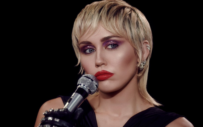 Miley Cyrus trở lại ngoạn mục với MV 'Midnight Sky', tuyên bố hùng hồn: 'Tôi không thuộc về ai' Ảnh 2