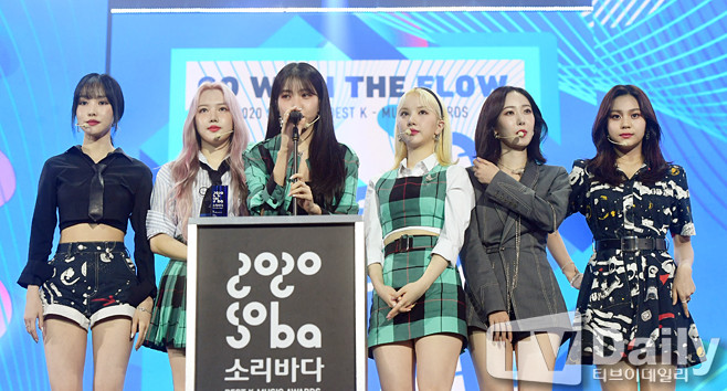 Dàn visual của TWICE, Red Velvet, IZ*ONE, ITZY đọ sắc tại hậu trường 'SOBA 2020': Ai là 'Nữ thần Kpop'? Ảnh 39