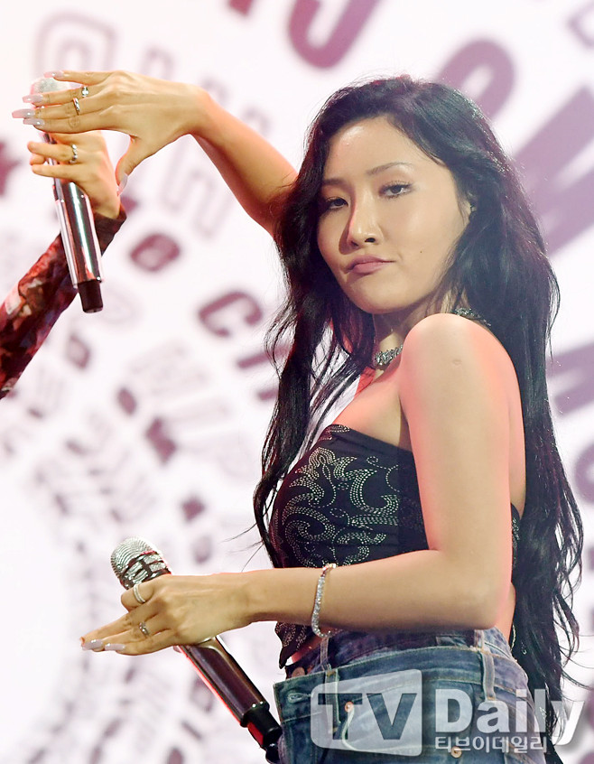 Hwasa.