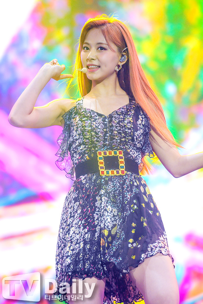 Tzuyu.