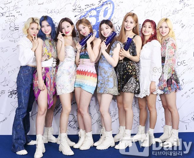 Dàn visual của TWICE, Red Velvet, IZ*ONE, ITZY đọ sắc tại hậu trường 'SOBA 2020': Ai là 'Nữ thần Kpop'? Ảnh 9