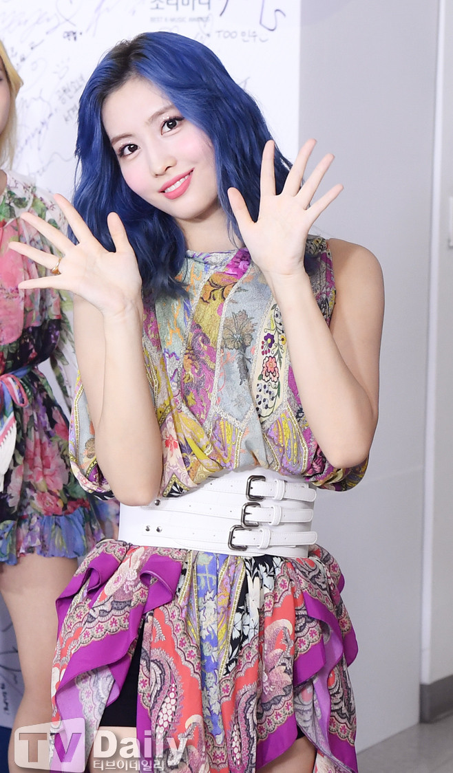 Momo.