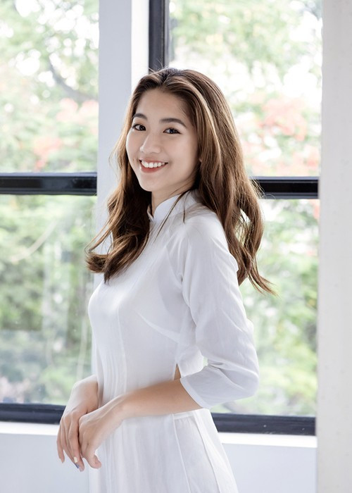 Ngoài ra, Hà Thi còn là thành viên của đội tuyển Học sinh giỏi Lịch sử Quốc gia năm lớp 11, 12 và đoạt được giải Ba trong kỳ thi Học sinh giỏi Quốc gia môn Lịch sử.&nbsp;