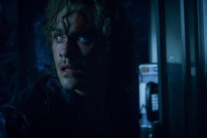 Stranger Things mùa 4: Rò rỉ bức ảnh đáng sợ khi Millie Bobby Brown bị quái vật khống chế Ảnh 4