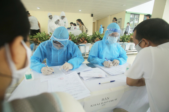 Bộ Y tế điều đội cơ động chống dịch của BV Bạch Mai đến hỗ trợ Hải Dương chặn dịch COVID-19.