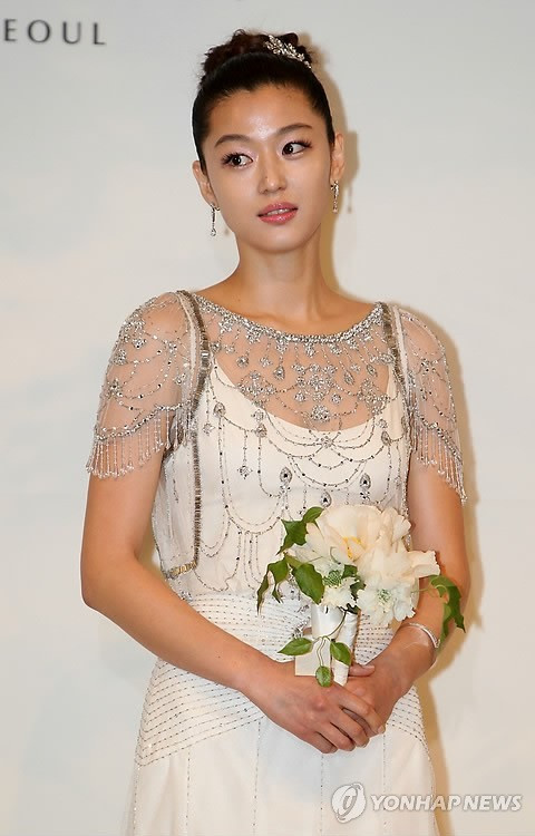 5 sao Hàn cực rạng rỡ trong bộ váy cưới: Song Hye Kyo, Min Hyo Rin và...? Ảnh 9