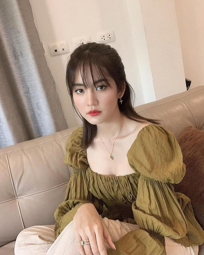 Con đường mới chẳng mấy bằng phẳng khi cô liên tục vướng nhiều tin đồn trên trời rơi xuống&nbsp;