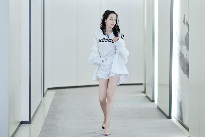 Địch Lệ Nhiệt Ba trẻ trung như thiếu nữ, xóa tan tin đồn mệt mỏi và lão hóa Ảnh 12