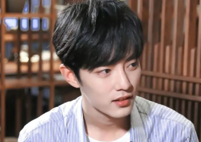 Biên kịch 'chuyên cà khịa' bất ngờ khuyên can fan Tiêu Chiến: 'Cậu ta cũng không dễ dàng gì khi hứng chịu rắc rối từ các người!' Ảnh 4