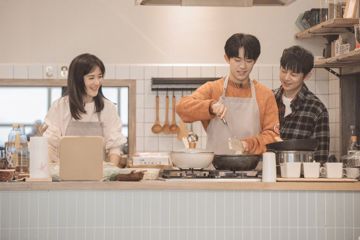 Poster 'Biển sương hồng' của Dịch Dương Thiên Tỉ là sản phẩm sao chép từ ảnh bìa của một tiểu thuyết? Ảnh 9