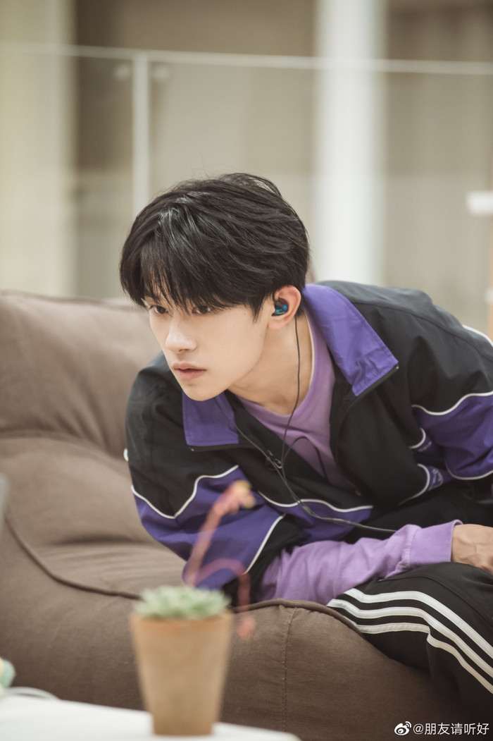 Poster 'Biển sương hồng' của Dịch Dương Thiên Tỉ là sản phẩm sao chép từ ảnh bìa của một tiểu thuyết? Ảnh 6