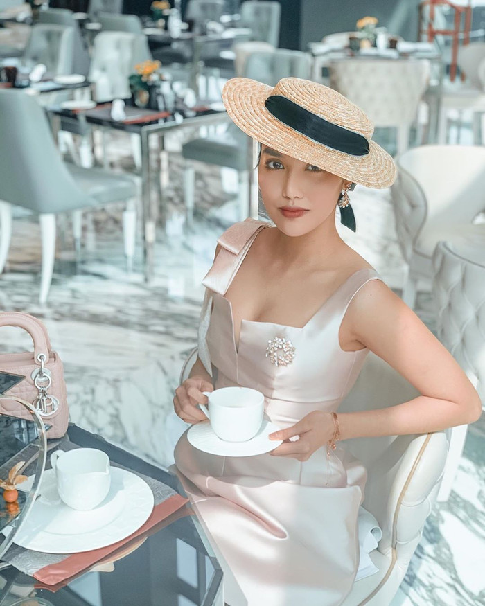 Vẻ đẹp sang trọng và quý phái của Lan Khuê.