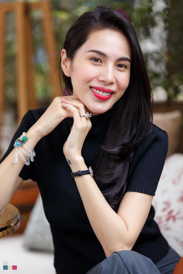 Đây là lần đầu tiên bà xã Công Vinh thẳng thắn đưa ra câu trả lời cho sự xuất hiện của con gái sau nhiều năm giấu kín