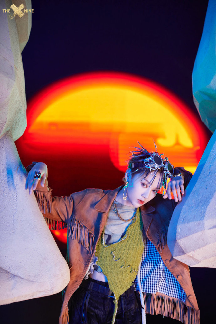 MV 'Sphinx' của The9 vừa ra nửa tiếng đã thu hút hơn 1 triệu lượt thích: Khổng Tuyết Nhi mờ nhạt, Dụ Ngôn gây ấn tượng Ảnh 7