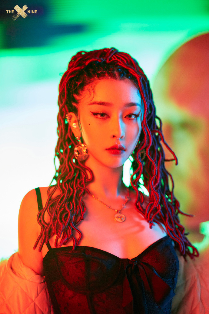 MV 'Sphinx' của The9 vừa ra nửa tiếng đã thu hút hơn 1 triệu lượt thích: Khổng Tuyết Nhi mờ nhạt, Dụ Ngôn gây ấn tượng Ảnh 13