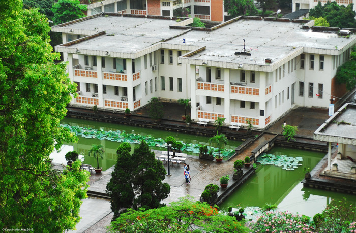 Khuôn viên đẹp như mơ ủa ĐH Ngoại ngữ - ĐH Quốc gia Hà Nội