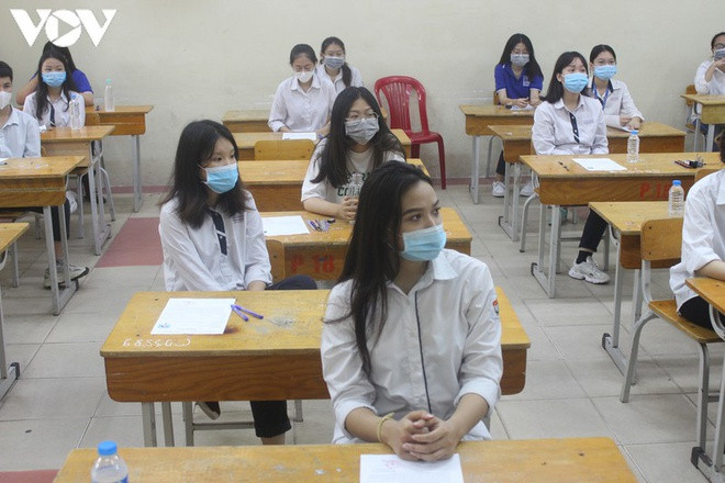Các thí sinh tham gia kỳ thi tốt nghiệp THPT đợt một trong 2 ngày 9 và 10/8. Ảnh: VOV.