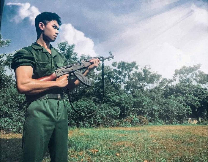 Và những nam sinh mạnh mẽ, chất lừ trong những buổi học quân sự