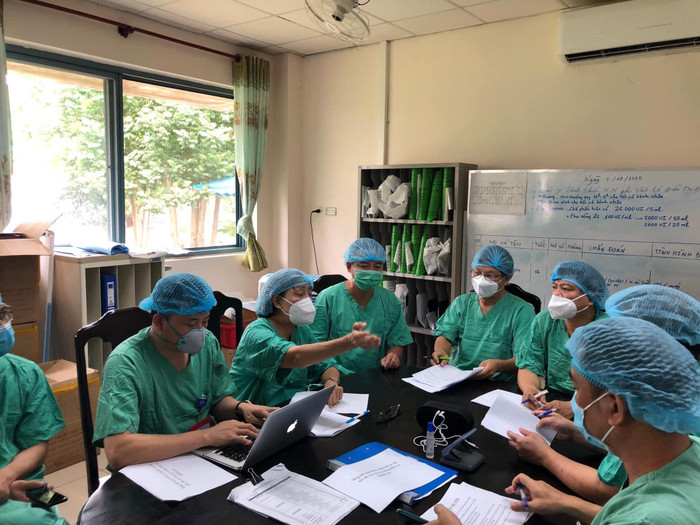 Các Giáo sư được tăng cường làm việc tại Bệnh viện Trung ương Huế Ảnh 4