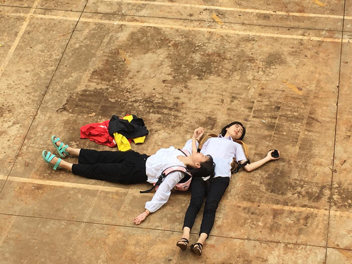 Loạt ảnh 'mệt quá rồi' của nữ sinh Nam Định sau khi kết thúc kỳ thi tốt nghiệp THPT khiến CĐM cười ngất Ảnh 12