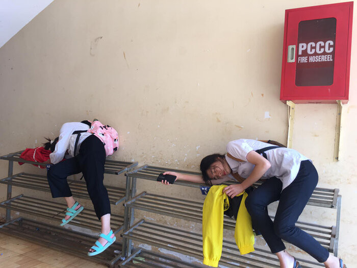 Loạt ảnh 'mệt quá rồi' của nữ sinh Nam Định sau khi kết thúc kỳ thi tốt nghiệp THPT khiến CĐM cười ngất Ảnh 11