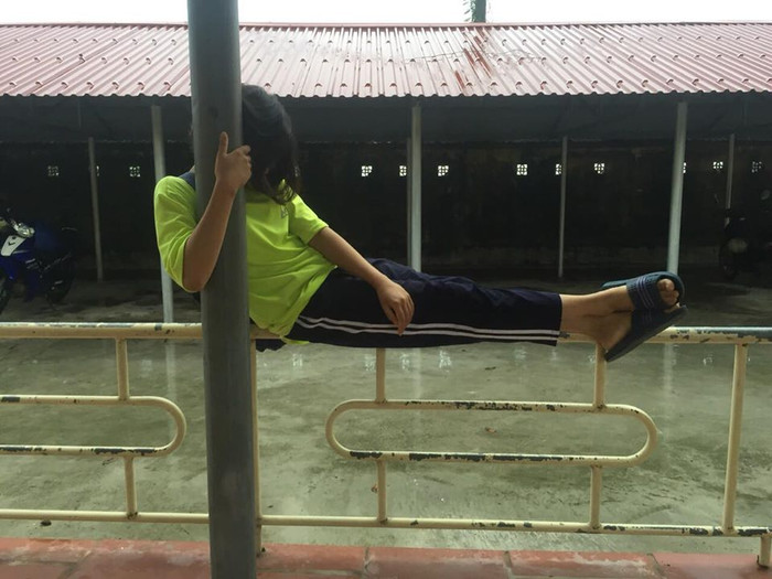 Loạt ảnh 'mệt quá rồi' của nữ sinh Nam Định sau khi kết thúc kỳ thi tốt nghiệp THPT khiến CĐM cười ngất Ảnh 4