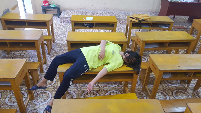 Vật vờ trong lớp học