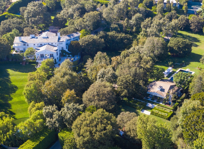 Với số tài sản hơn trăm tỷ USD, không khó hiểu khi tỷ phú Jeff Bezos có hàng loạt cơ ngơi đồ sộ, và là một trong những đại gia sở hữu nhiều bất động sản nhất nước Mỹ. (Ảnh: Realtor)