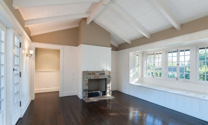 Tầng gác mái rộng rãi có lò sửa được đặt ở phía xa. (Ảnh: Realtor)