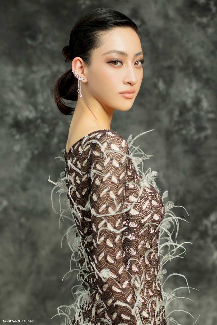 Lương Thùy Linh lột xác ngoạn mục trong bộ ảnh mừng sinh nhật tuổi 20: Mạnh mẽ và đầy sắc sảo Ảnh 15