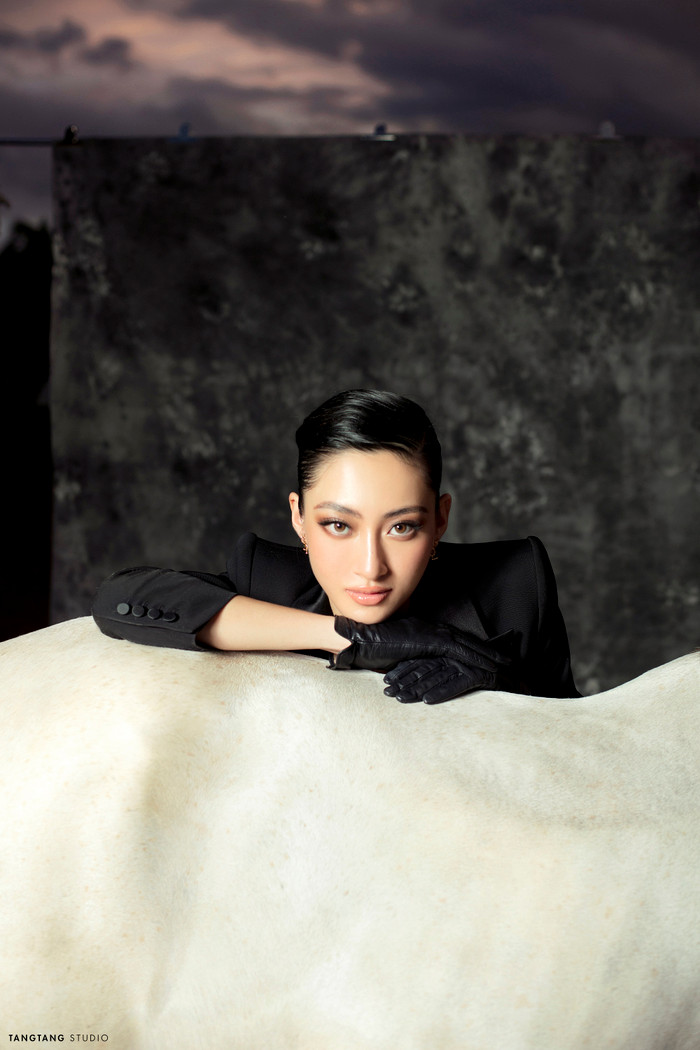 Lương Thùy Linh lột xác ngoạn mục trong bộ ảnh mừng sinh nhật tuổi 20: Mạnh mẽ và đầy sắc sảo Ảnh 13