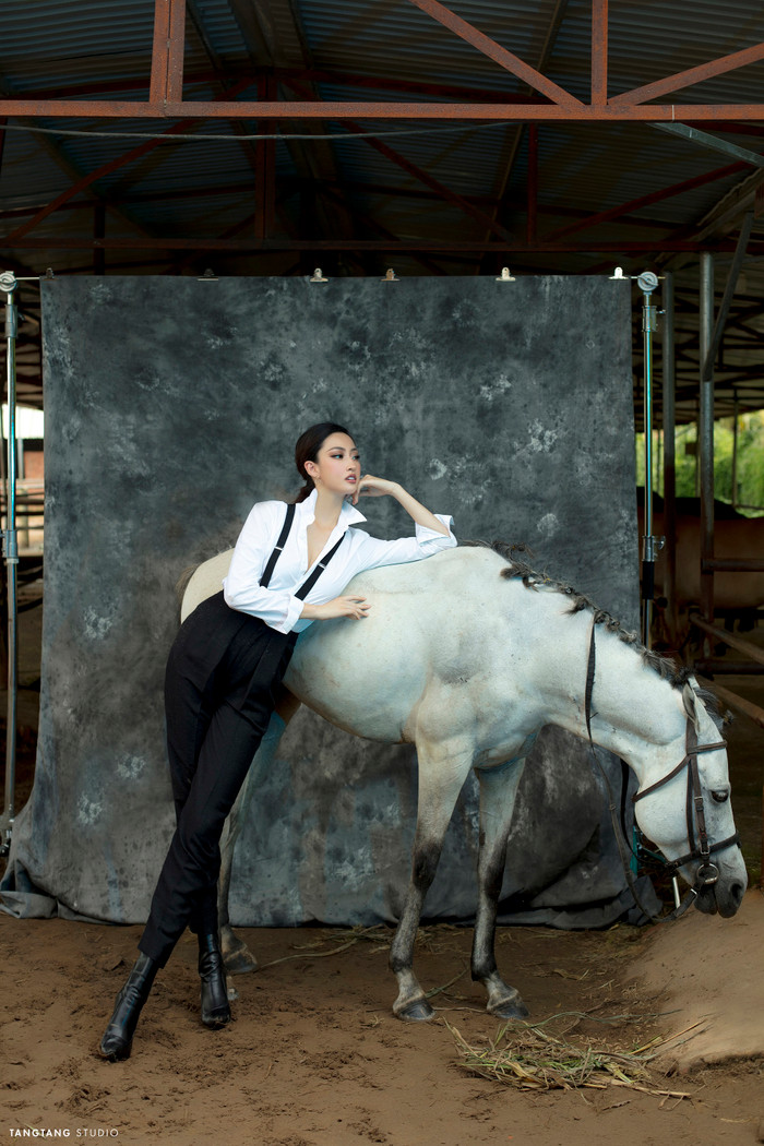 Lương Thùy Linh lột xác ngoạn mục trong bộ ảnh mừng sinh nhật tuổi 20: Mạnh mẽ và đầy sắc sảo Ảnh 8