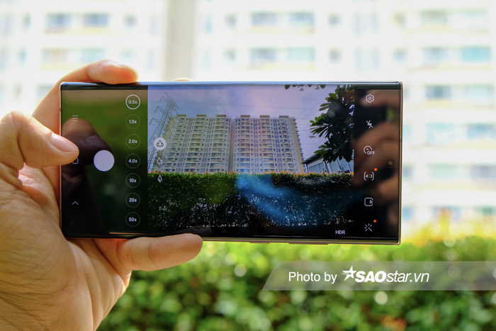 Với hệ thống camera này, Note20 Ultra ngoài khả năng chụp ảnh còn hỗ trợ nhiều chế độ quay video, gồm 8K, quay slow motion 120fps, và Pro Video Mode cho phép lấy nét tay khi quay.