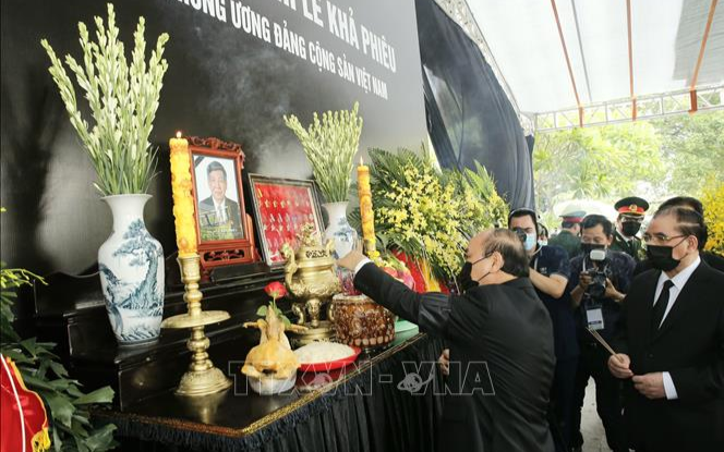 Lễ an táng nguyên Tổng Bí thư Lê Khả Phiêu tại Nghĩa trang Mai Dịch, Hà Nội Ảnh 2