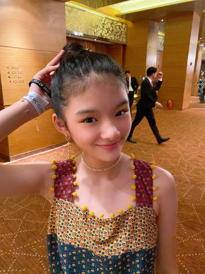 Càng lớn, con gái Trương Ngọc Ánh ngày càng xinh xắn, đầy thần thái và dễ thu hút người đối diện