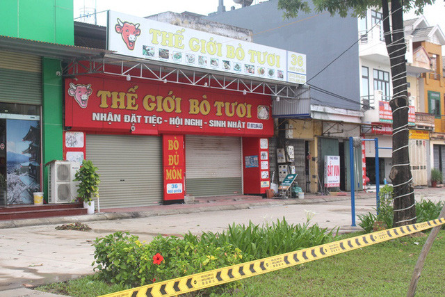 Nhà hàng Thế giới bò tươi - nơi BN867 làm việc liên quan đến ba ca nhiễm khác là BN906, 907, 908 mắc COVID-19. Ảnh: Đ.Tùy