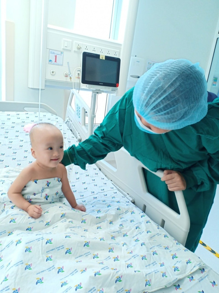 Trúc Nhi - Diệu Nhi tròn 1 tháng phẫu thuật tách dính: 'Tương lai con tốt đẹp trong hình hài mới và sẽ không bao giờ bị kì thị' Ảnh 4