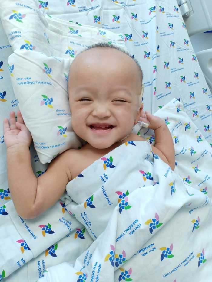 Trúc Nhi - Diệu Nhi tròn 1 tháng phẫu thuật tách dính: 'Tương lai con tốt đẹp trong hình hài mới và sẽ không bao giờ bị kì thị' Ảnh 8