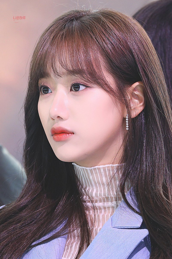 Naeun (April).