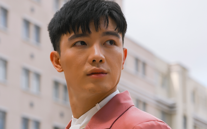 Diện vest hồng lịch lãm, diễn viên trẻ Bi Max 'đốn tim' fan với thần thái và nhan sắc 'cực phẩm' Ảnh 2